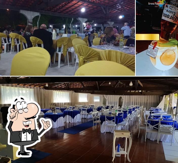 O interior do Arena Paintball Pub