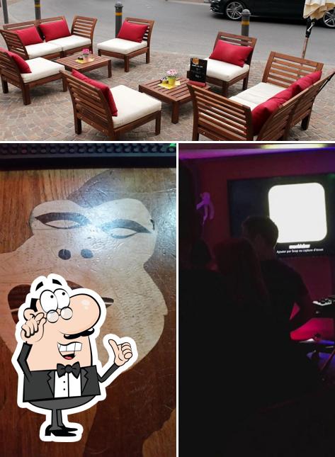 Gli interni di Monk'is Bar