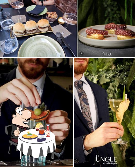 Ordina un hamburger a The Jungle Cocktail & Tapas