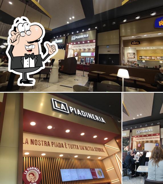 Siediti a un tavolo di La Piadineria