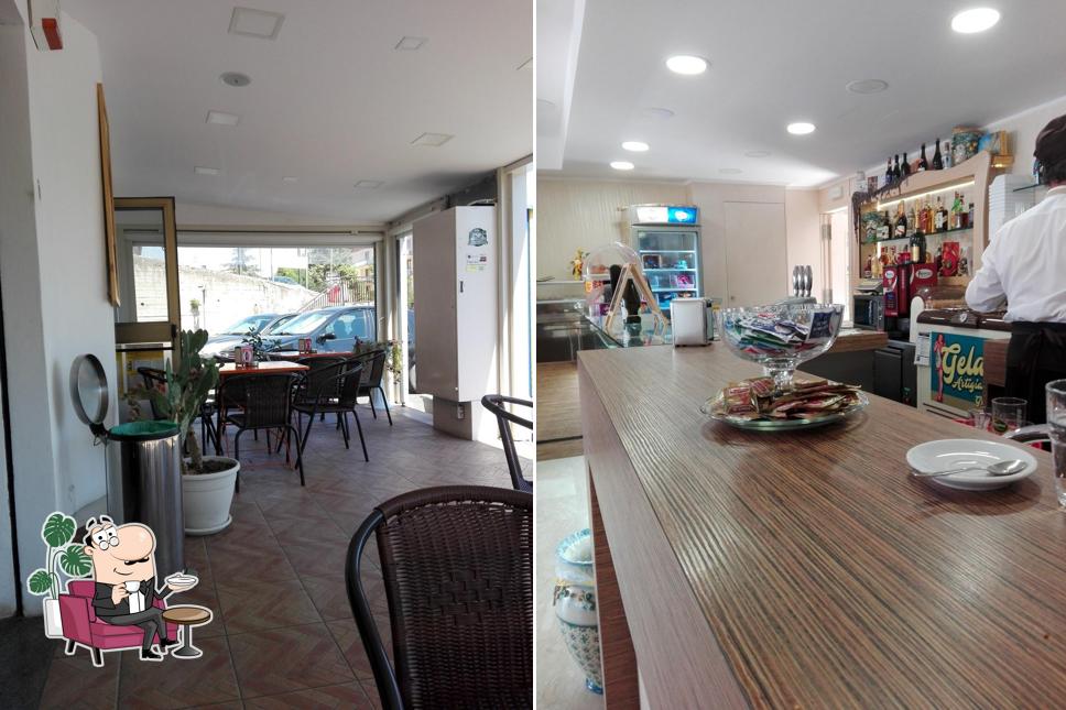 Siediti a un tavolo di Bar Olimpico Di Luigi Scicolone e Gianfranco D'Aleo