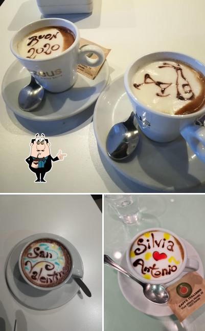 Goditi qualcosa da bere a Caffè Italiano