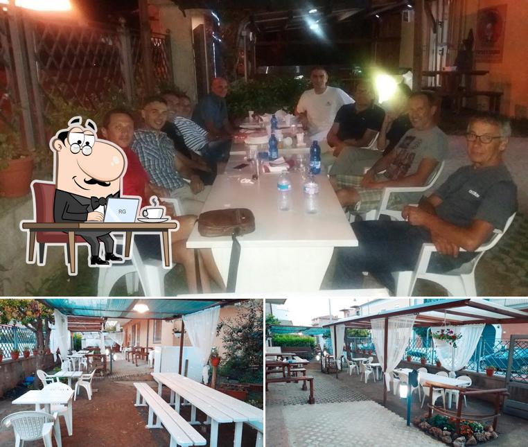 Dai un'occhiata agli interni di Pizzeria L'Oasi