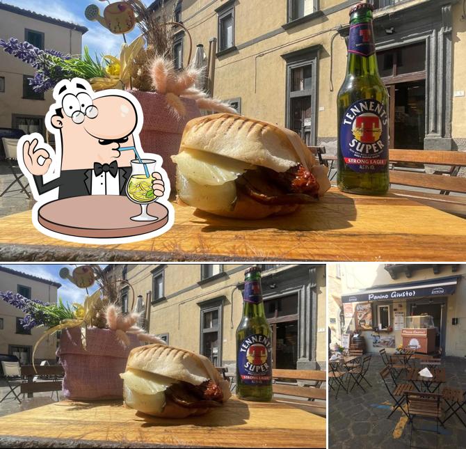 La bevanda e interni del ristorante