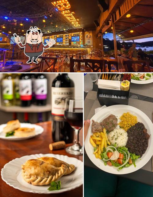 A comida e interior do restaurante