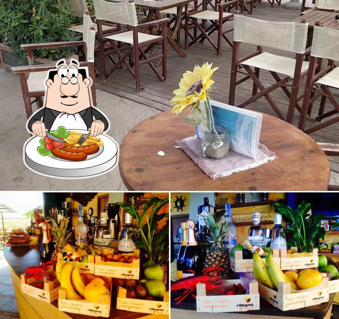 Tra le varie cose da Bagno Luciano 23 CAFE' del MAR Gatteo a Mare si possono trovare la cibo e interni