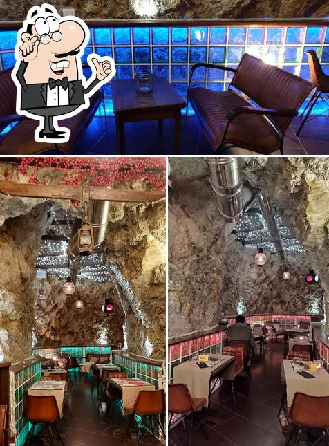 Dai un'occhiata agli interni di La Caverna Wine Bar