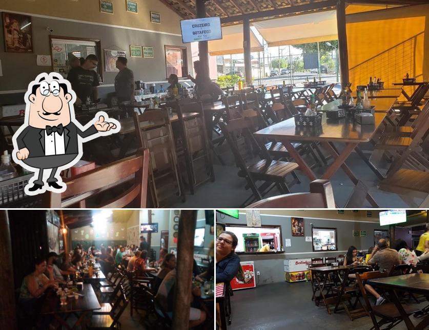 Sente em uma das mesas no Toca do Peixe Sumaré - SP