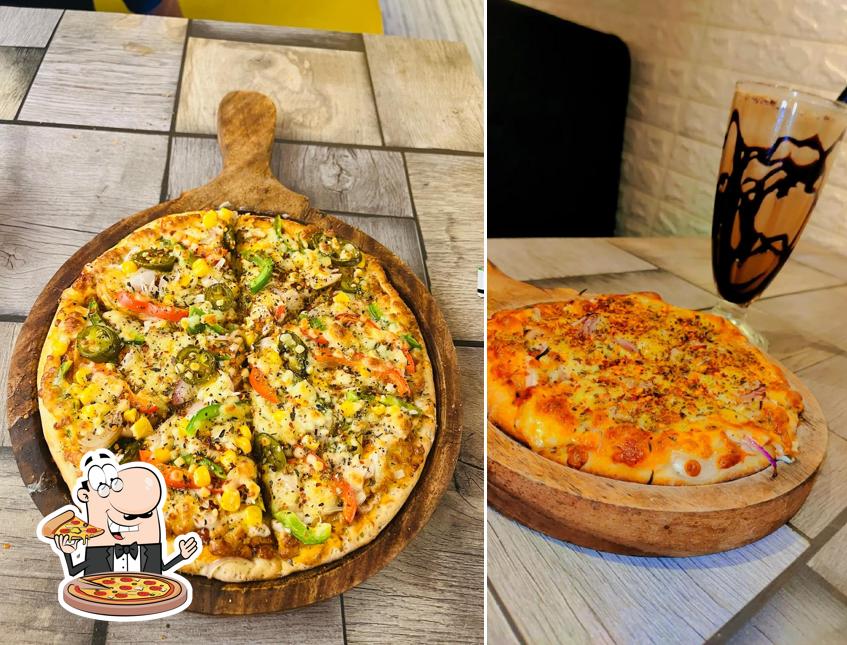 Order pizza at Cafe Brewholic
