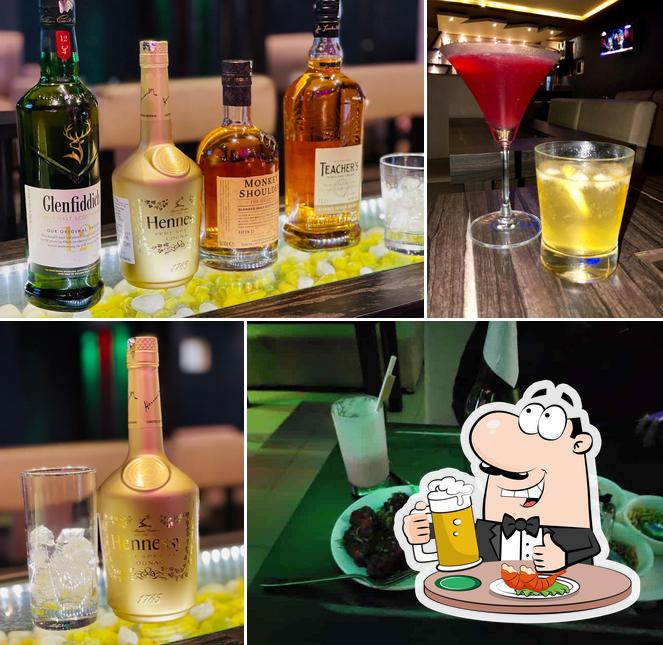 Four Quarter's Lounge Bar/Family Bar