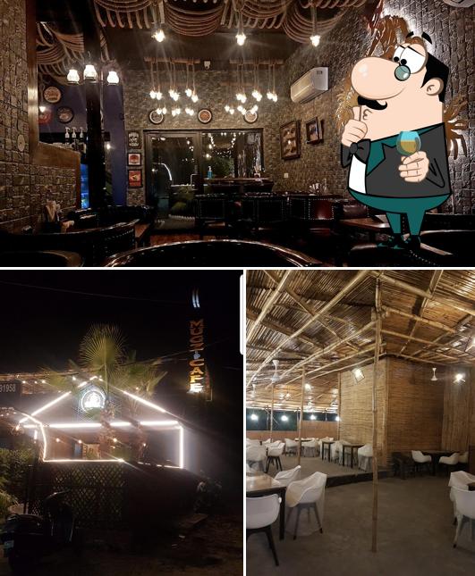 Look at the pic of Mugz Cafe & Bar