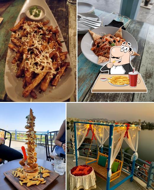 Taste French-fried potatoes at Pannadhay Cruise Restaurant