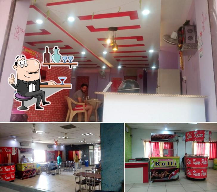 The interior of Foodinn Yamuna Express Cafe