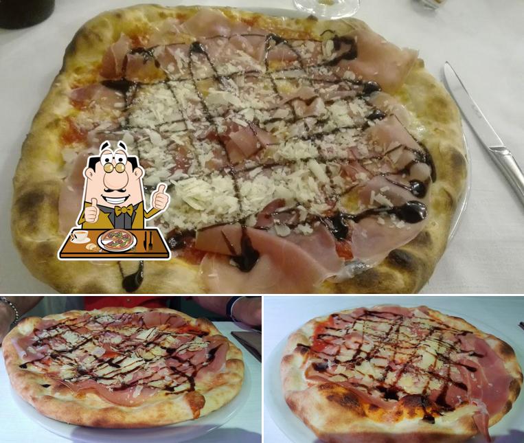 Prenditi una pizza a Ristorante Pizzeria Rosa dei Venti