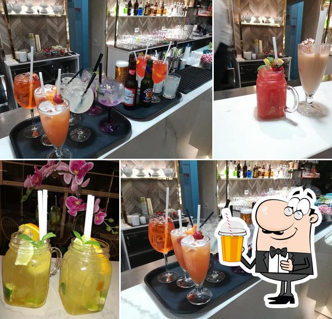 Goditi qualcosa da bere a Royale