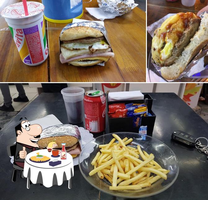 Experimente um dos hambúrgueres servidos no Quiosque do Grego