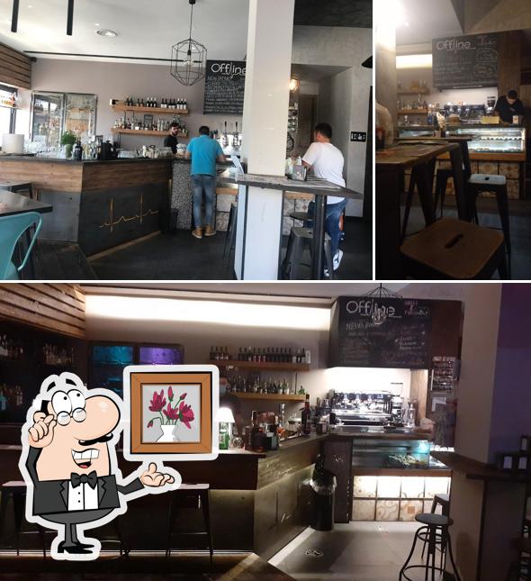 Dai un'occhiata agli interni di Offline Coffee & Pub