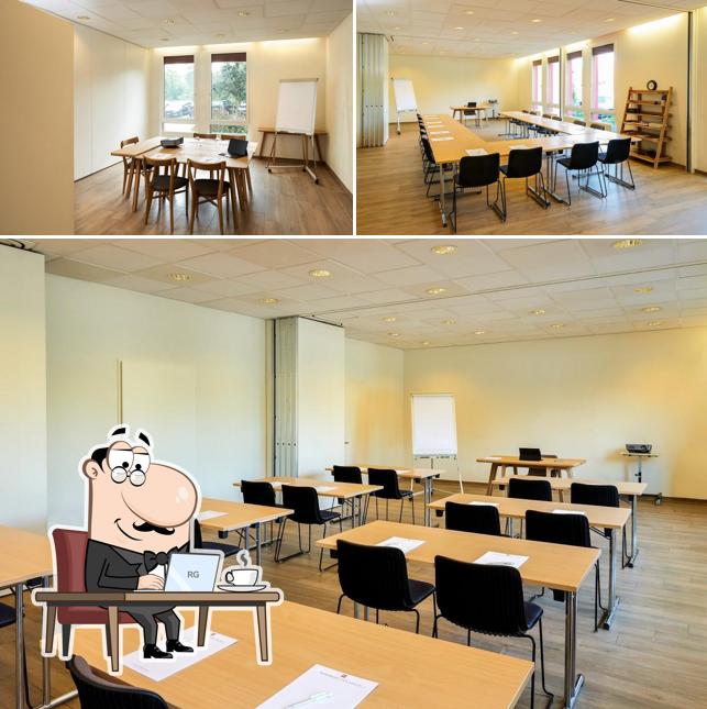 Gli interni di Restaurant Charlie’s Corner