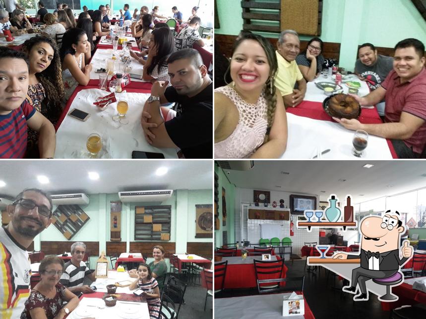 Sente em uma das mesas no Churrascaria Coqueiro Verde