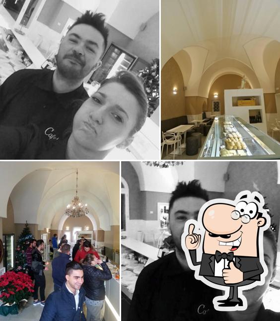 Vedi questa immagine di Cafeteria