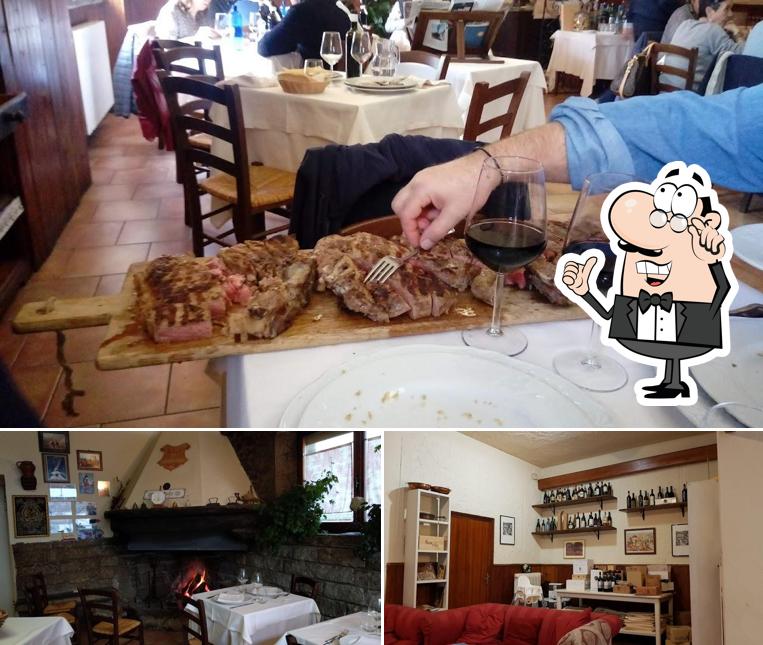 Siediti a un tavolo di Aiuole