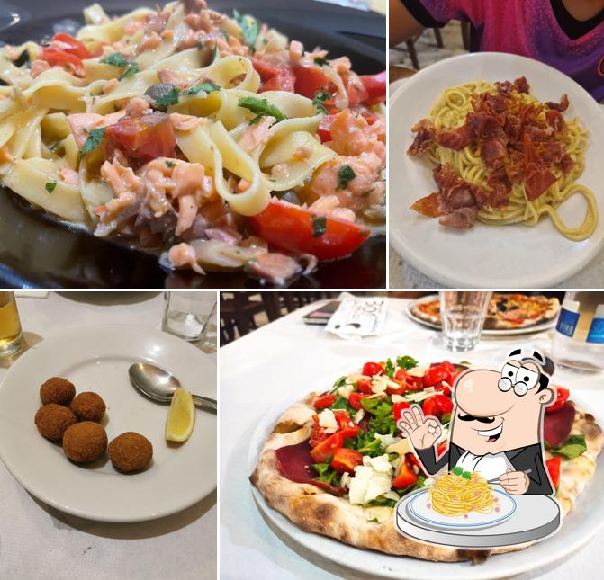 Spaghetti alla carbonara al Pizzeria Ristorante Rouge Noir