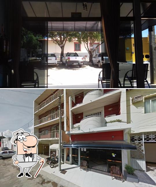 Você pode espairecer no na área externa do Hotel & Restaurante Aliança