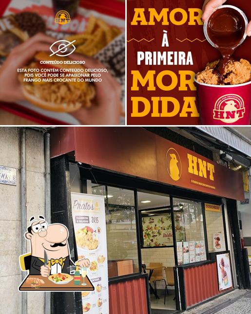 A comida e interior do restaurante