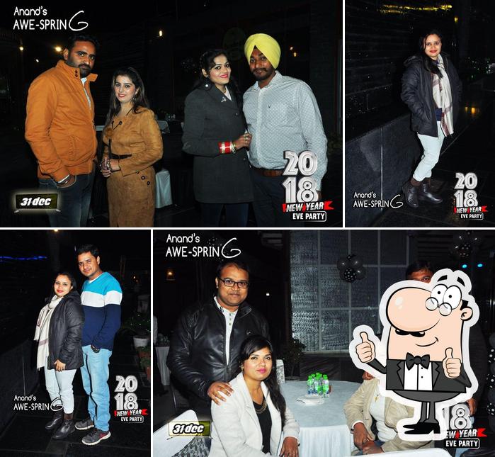 Here's a picture of Anand's Awe-spring & Moti Mahal Delux