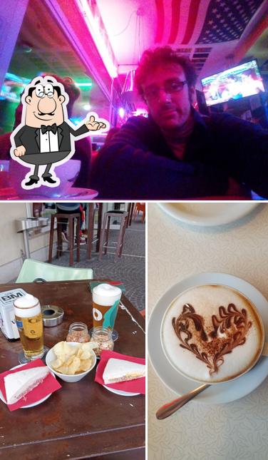 Questa è la immagine che raffigura la interni e cibo di Chica Boom