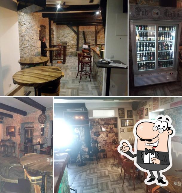 Dai un'occhiata agli interni di Pub Gajba