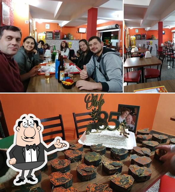 O interior do Jhonny's Pastelaria e Lanches