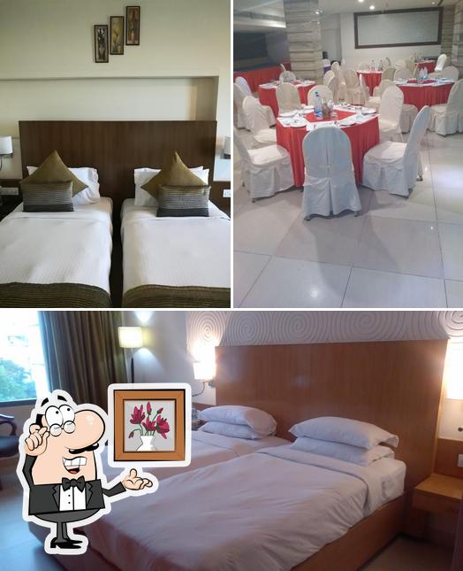 The interior of Time Square - The Landmark Hotel