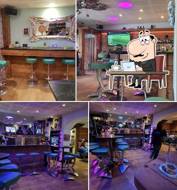 Dai un'occhiata agli interni di Lindemann's Overtime Bar