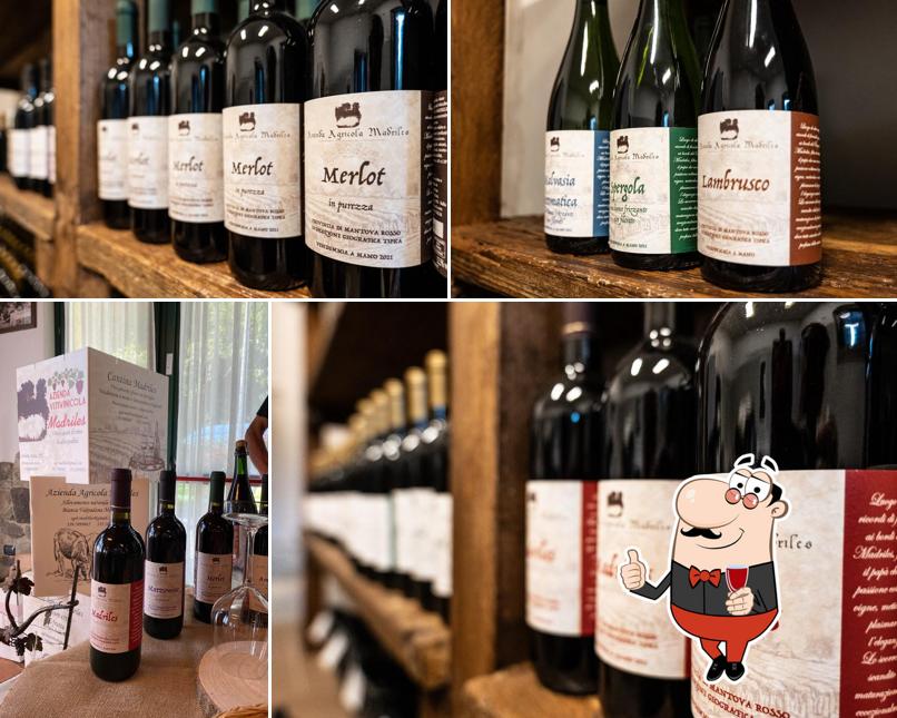 È gradevole bersi un bicchiere di vino a Az agr Madriles. Cantina con cucina. Degustazioni. Solo con Prenotazione. Riservatezza,Esclusività