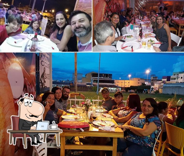 O interior do MAJO PIZZARIA