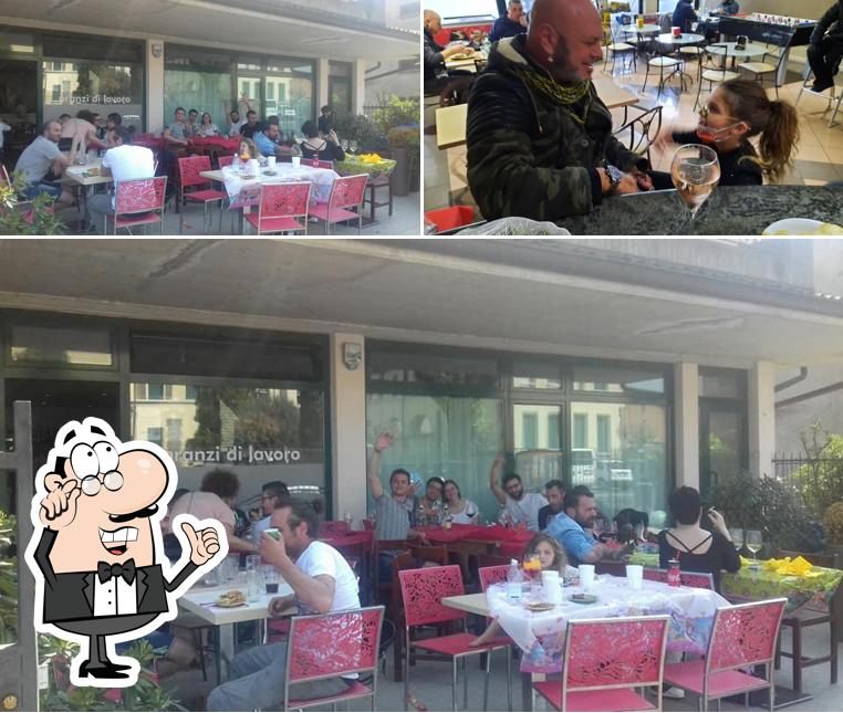 Siediti a un tavolo di Manu Cafè