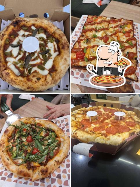 Order pizza at Cosmo Pizza