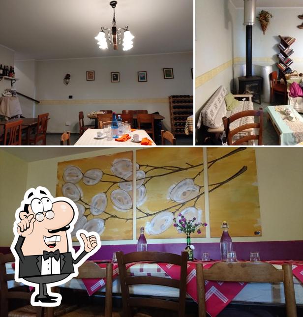 Siediti a un tavolo di Rifugio Rocca Sella