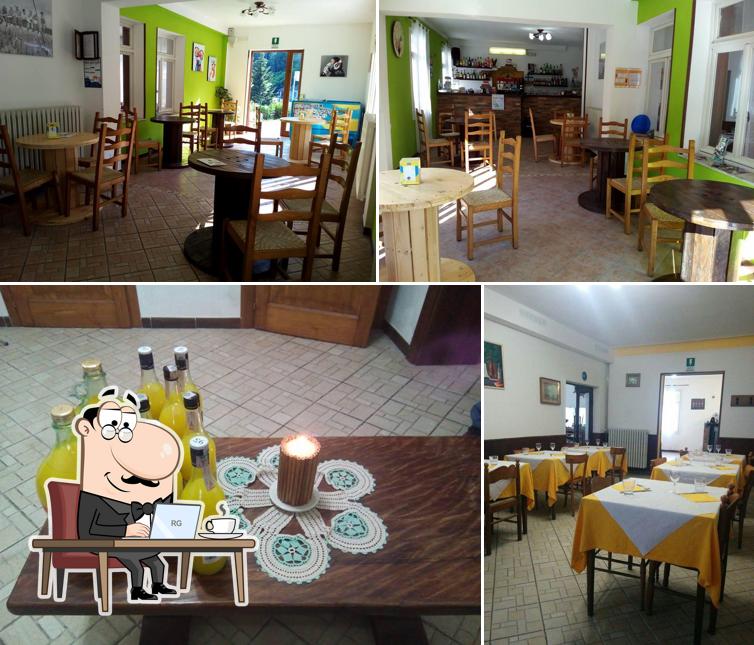 Tronco di Pino si caratterizza per la interni e tavolo da pranzo