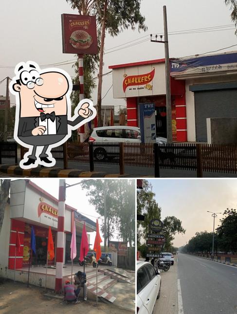 The exterior of Snakkers