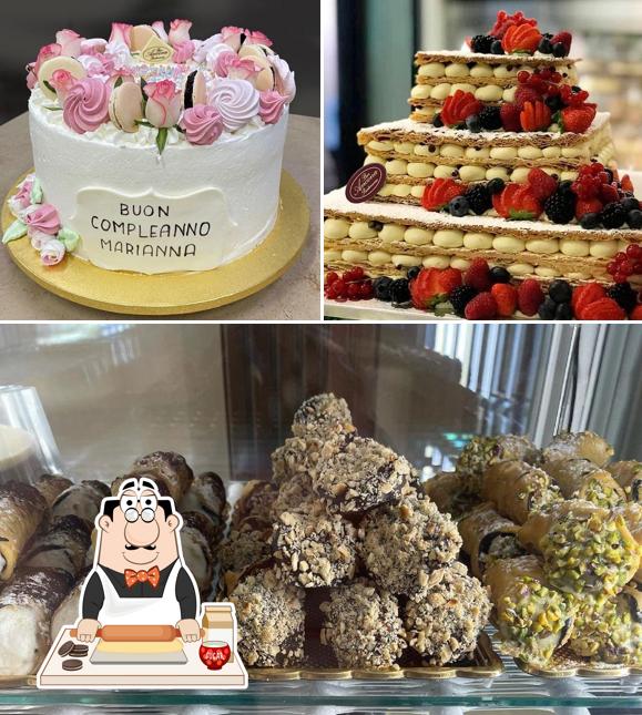 Non scordarti di ordinare un dessert a Bar Pasticceria Ancona Luigi Ancona & C. Sas