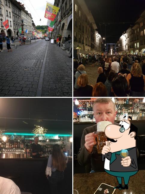 La bancone da bar e esterno del ristorante