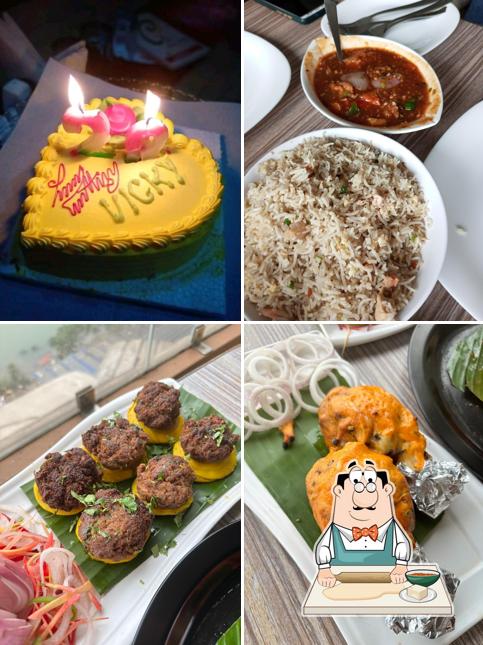 Samosa at Reda Restaurant & Banquet Banquet Hall in Uttarpara Family Restaurant in Uttarpara