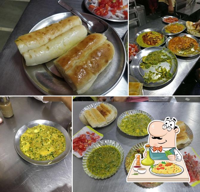 Food at Bhai Bhai Omelette Center