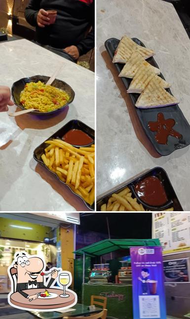 The image of TEALOGY CAFE’s food and interior