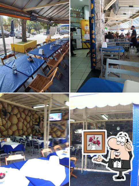 O interior do Bar Pé Pra Fora