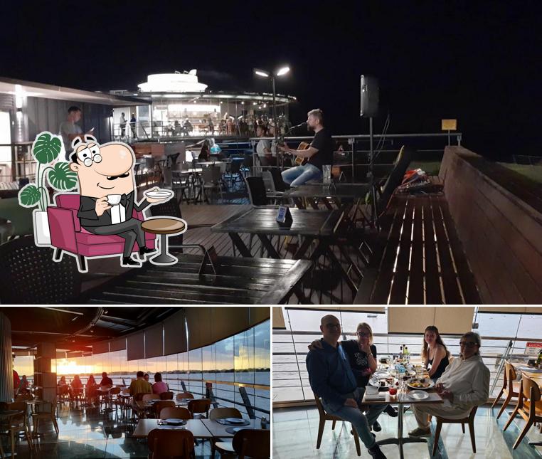 O interior do 360 POA Gastrobar