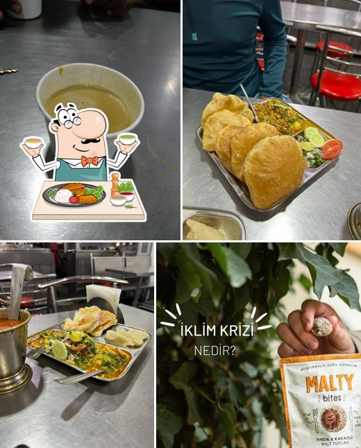 Food at Mauli Snacks