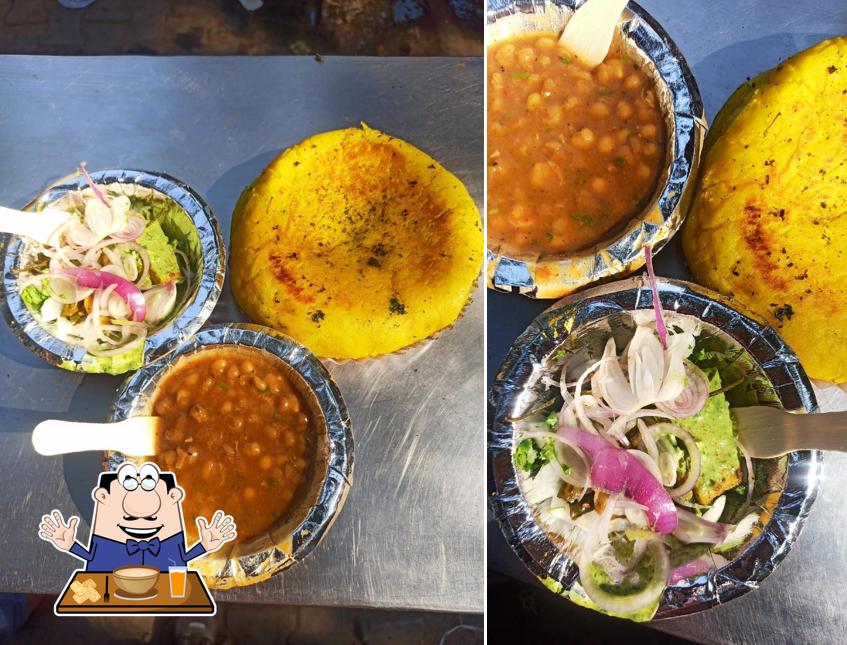 Food at Hemraj chole kulche